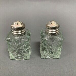 Miniature Salt and Pepper Shakers Clear Glass Silver-plate